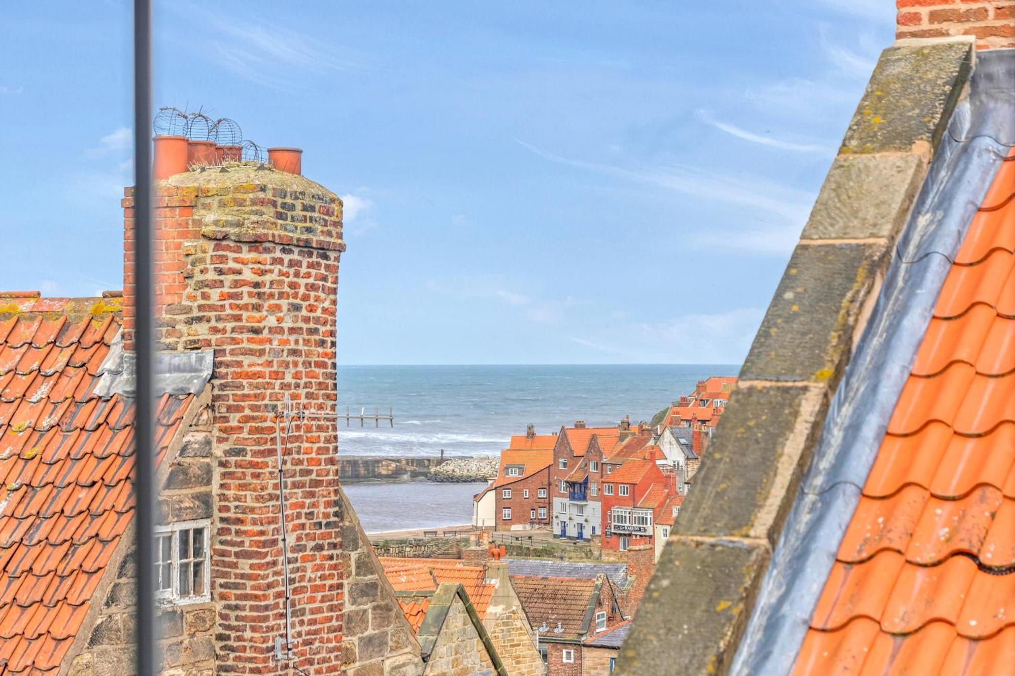 Adventure House - Whitby Villa Екстериор снимка