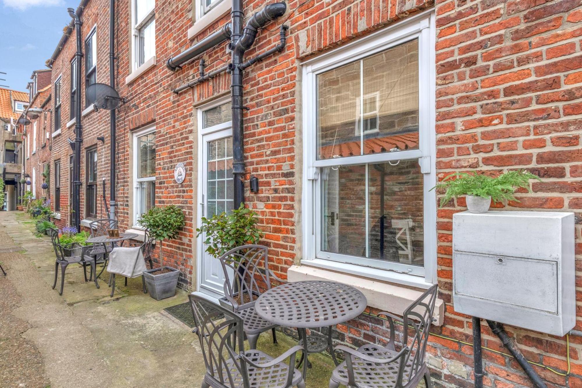 Adventure House - Whitby Villa Екстериор снимка